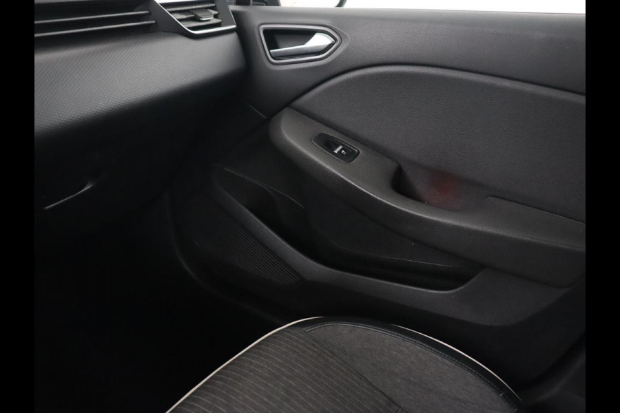 Renault Clio 1.6 E-Tech Hybrid 140 Intens | Stoelverwarming | Camera | Carplay | Stuurverwarming | Half leder | Full LED | Navigatie | Climate control | Cruise control | Parkeerhulp