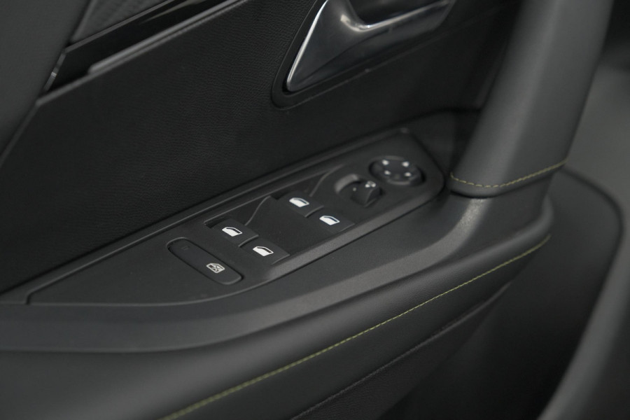 Peugeot 2008 PureTech 130 EAT8 GT | Camera | Parkeersensoren | Apple Carplay