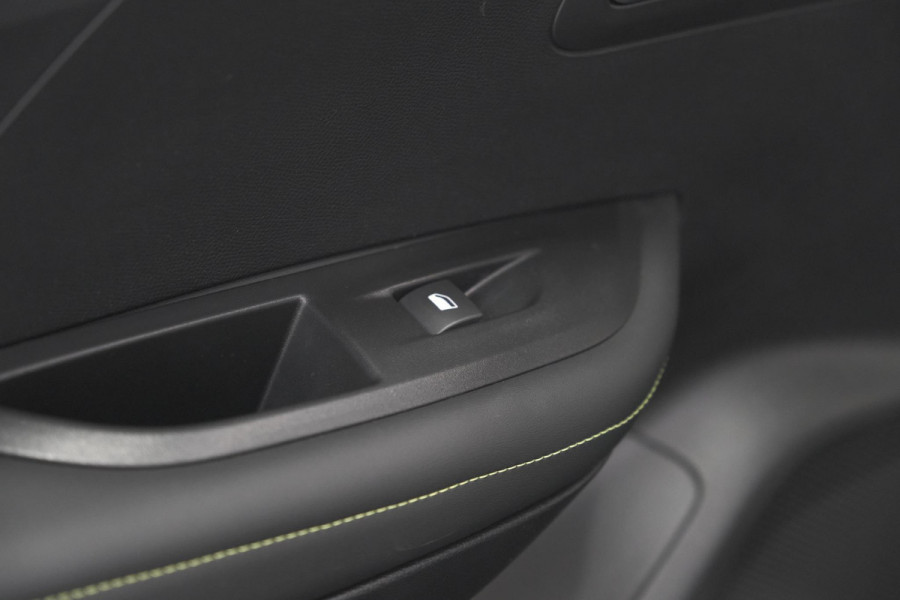 Peugeot 2008 PureTech 130 EAT8 GT | Camera | Parkeersensoren | Apple Carplay