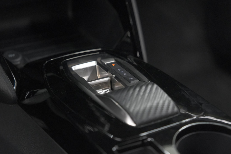 Peugeot 2008 PureTech 130 EAT8 GT | Camera | Parkeersensoren | Apple Carplay