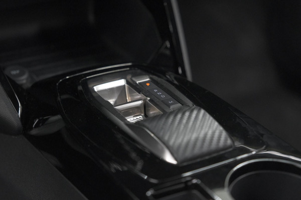 Peugeot 2008 PureTech 130 EAT8 GT | Camera | Parkeersensoren | Apple Carplay