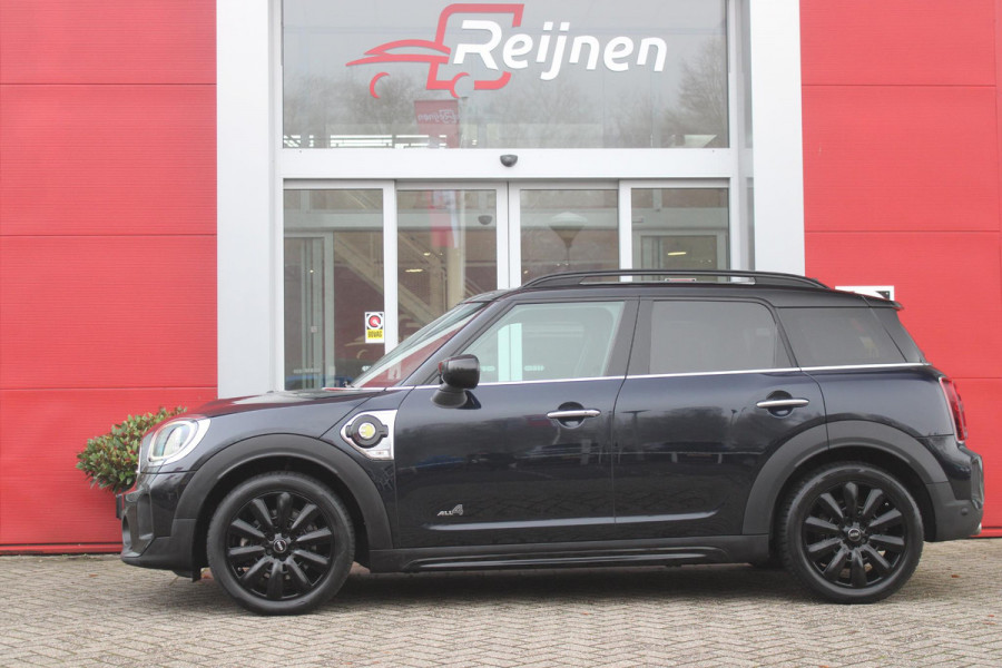 MINI Countryman 2.0 Cooper S E 220PK ALL4 CHILI | UNION JACK ACHTERLICHTEN | LEDEREN BEKLEDING | ELEKTRISCH BEDIENBARE VOORSTOELEN MET GEHEUGENFUNSCTIE OP DE BESTUURDERSSTOEL | STOEL/VOORRUIT VERWARMING | FULL LED KOPLAMPEN | DRAADLOZE APPLE CARPLAY/ANDROID AUTO | DRAADLOZE TELEFOONLADER | NAVIGATIE | EXTRA GETINTE ACHTERRUITEN | ZWART DAK | 18" LICHTMETALEN VELGEN BLACK 10 SPAAKS | ACHTERUITRIJ CAMERA | PARKEERSENSOREN VOOR EN ACHTER | CLIMATE CONTROL | KEYLESS ENTRY/START | HUD (HEAD UP DISPLAY) | ADAPTIVE CRUISE CONTROL | DAB+ RADIO | DONKERE HEMEL BEKLEDING |