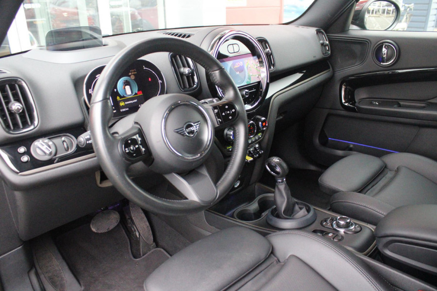 MINI Countryman 2.0 Cooper S E 220PK ALL4 CHILI | UNION JACK ACHTERLICHTEN | LEDEREN BEKLEDING | ELEKTRISCH BEDIENBARE VOORSTOELEN MET GEHEUGENFUNSCTIE OP DE BESTUURDERSSTOEL | STOEL/VOORRUIT VERWARMING | FULL LED KOPLAMPEN | DRAADLOZE APPLE CARPLAY/ANDROID AUTO | DRAADLOZE TELEFOONLADER | NAVIGATIE | EXTRA GETINTE ACHTERRUITEN | ZWART DAK | 18" LICHTMETALEN VELGEN BLACK 10 SPAAKS | ACHTERUITRIJ CAMERA | PARKEERSENSOREN VOOR EN ACHTER | CLIMATE CONTROL | KEYLESS ENTRY/START | HUD (HEAD UP DISPLAY) | ADAPTIVE CRUISE CONTROL | DAB+ RADIO | DONKERE HEMEL BEKLEDING |