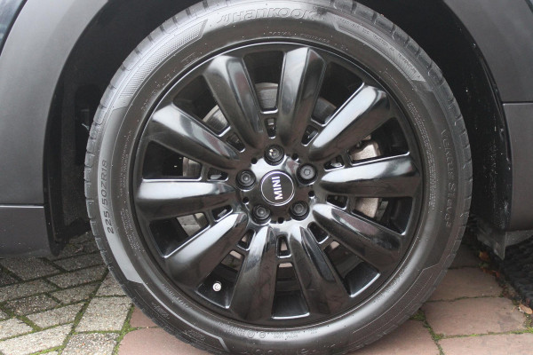 MINI Countryman 2.0 Cooper S E 220PK ALL4 CHILI | UNION JACK ACHTERLICHTEN | LEDEREN BEKLEDING | ELEKTRISCH BEDIENBARE VOORSTOELEN MET GEHEUGENFUNSCTIE OP DE BESTUURDERSSTOEL | STOEL/VOORRUIT VERWARMING | FULL LED KOPLAMPEN | DRAADLOZE APPLE CARPLAY/ANDROID AUTO | DRAADLOZE TELEFOONLADER | NAVIGATIE | EXTRA GETINTE ACHTERRUITEN | ZWART DAK | 18" LICHTMETALEN VELGEN BLACK 10 SPAAKS | ACHTERUITRIJ CAMERA | PARKEERSENSOREN VOOR EN ACHTER | CLIMATE CONTROL | KEYLESS ENTRY/START | HUD (HEAD UP DISPLAY) | ADAPTIVE CRUISE CONTROL | DAB+ RADIO | DONKERE HEMEL BEKLEDING |