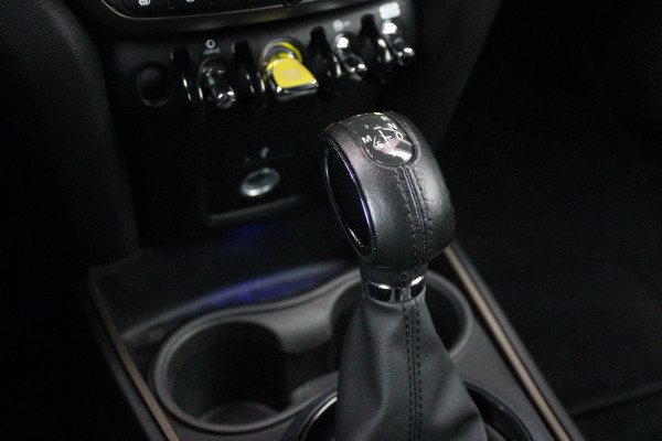 MINI Countryman 2.0 Cooper S E 220PK ALL4 CHILI | UNION JACK ACHTERLICHTEN | LEDEREN BEKLEDING | ELEKTRISCH BEDIENBARE VOORSTOELEN MET GEHEUGENFUNSCTIE OP DE BESTUURDERSSTOEL | STOEL/VOORRUIT VERWARMING | FULL LED KOPLAMPEN | DRAADLOZE APPLE CARPLAY/ANDROID AUTO | DRAADLOZE TELEFOONLADER | NAVIGATIE | EXTRA GETINTE ACHTERRUITEN | ZWART DAK | 18" LICHTMETALEN VELGEN BLACK 10 SPAAKS | ACHTERUITRIJ CAMERA | PARKEERSENSOREN VOOR EN ACHTER | CLIMATE CONTROL | KEYLESS ENTRY/START | HUD (HEAD UP DISPLAY) | ADAPTIVE CRUISE CONTROL | DAB+ RADIO | DONKERE HEMEL BEKLEDING |