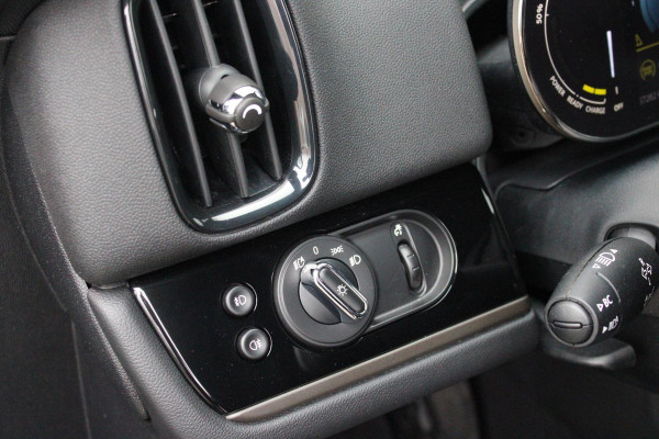 MINI Countryman 2.0 Cooper S E 220PK ALL4 CHILI | UNION JACK ACHTERLICHTEN | LEDEREN BEKLEDING | ELEKTRISCH BEDIENBARE VOORSTOELEN MET GEHEUGENFUNSCTIE OP DE BESTUURDERSSTOEL | STOEL/VOORRUIT VERWARMING | FULL LED KOPLAMPEN | DRAADLOZE APPLE CARPLAY/ANDROID AUTO | DRAADLOZE TELEFOONLADER | NAVIGATIE | EXTRA GETINTE ACHTERRUITEN | ZWART DAK | 18" LICHTMETALEN VELGEN BLACK 10 SPAAKS | ACHTERUITRIJ CAMERA | PARKEERSENSOREN VOOR EN ACHTER | CLIMATE CONTROL | KEYLESS ENTRY/START | HUD (HEAD UP DISPLAY) | ADAPTIVE CRUISE CONTROL | DAB+ RADIO | DONKERE HEMEL BEKLEDING |