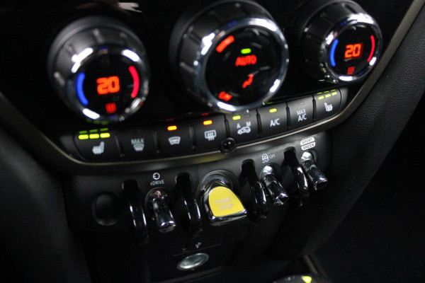 MINI Countryman 2.0 Cooper S E 220PK ALL4 CHILI | UNION JACK ACHTERLICHTEN | LEDEREN BEKLEDING | ELEKTRISCH BEDIENBARE VOORSTOELEN MET GEHEUGENFUNSCTIE OP DE BESTUURDERSSTOEL | STOEL/VOORRUIT VERWARMING | FULL LED KOPLAMPEN | DRAADLOZE APPLE CARPLAY/ANDROID AUTO | DRAADLOZE TELEFOONLADER | NAVIGATIE | EXTRA GETINTE ACHTERRUITEN | ZWART DAK | 18" LICHTMETALEN VELGEN BLACK 10 SPAAKS | ACHTERUITRIJ CAMERA | PARKEERSENSOREN VOOR EN ACHTER | CLIMATE CONTROL | KEYLESS ENTRY/START | HUD (HEAD UP DISPLAY) | ADAPTIVE CRUISE CONTROL | DAB+ RADIO | DONKERE HEMEL BEKLEDING |