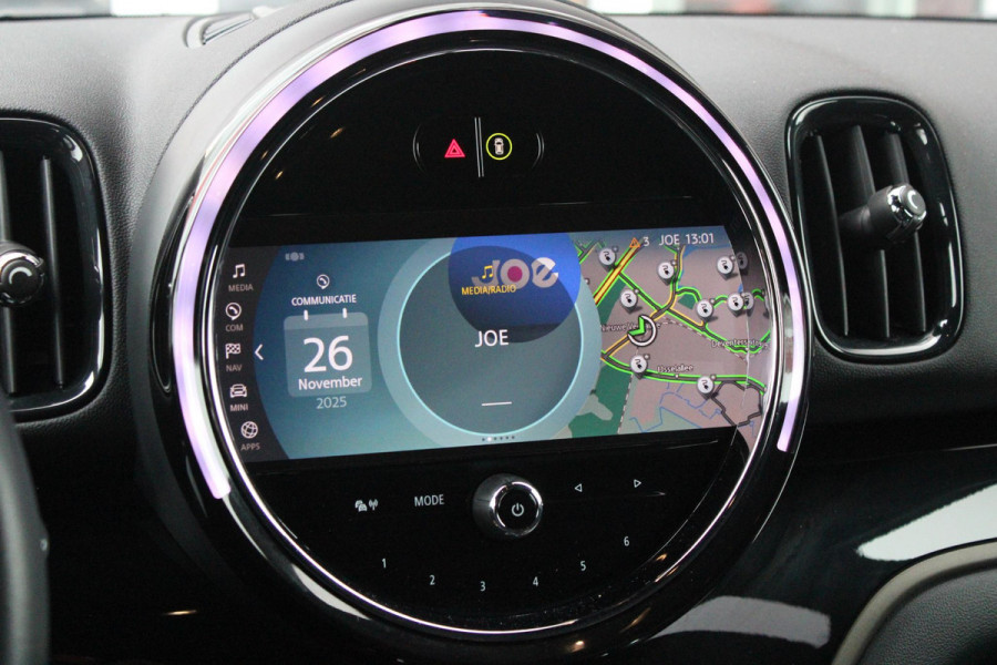 MINI Countryman 2.0 Cooper S E 220PK ALL4 CHILI | UNION JACK ACHTERLICHTEN | LEDEREN BEKLEDING | ELEKTRISCH BEDIENBARE VOORSTOELEN MET GEHEUGENFUNSCTIE OP DE BESTUURDERSSTOEL | STOEL/VOORRUIT VERWARMING | FULL LED KOPLAMPEN | DRAADLOZE APPLE CARPLAY/ANDROID AUTO | DRAADLOZE TELEFOONLADER | NAVIGATIE | EXTRA GETINTE ACHTERRUITEN | ZWART DAK | 18" LICHTMETALEN VELGEN BLACK 10 SPAAKS | ACHTERUITRIJ CAMERA | PARKEERSENSOREN VOOR EN ACHTER | CLIMATE CONTROL | KEYLESS ENTRY/START | HUD (HEAD UP DISPLAY) | ADAPTIVE CRUISE CONTROL | DAB+ RADIO | DONKERE HEMEL BEKLEDING |