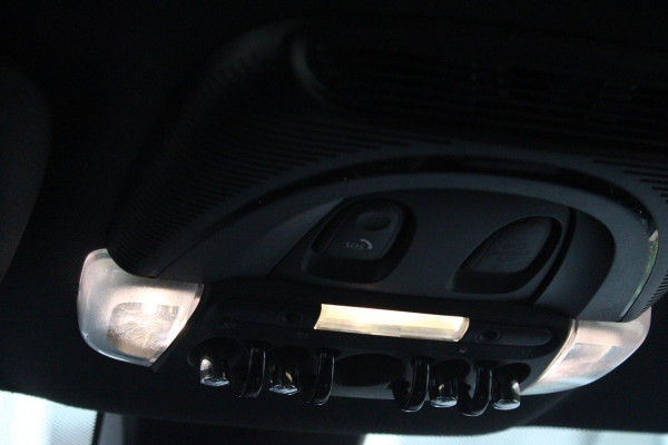 MINI Countryman 2.0 Cooper S E 220PK ALL4 CHILI | UNION JACK ACHTERLICHTEN | LEDEREN BEKLEDING | ELEKTRISCH BEDIENBARE VOORSTOELEN MET GEHEUGENFUNSCTIE OP DE BESTUURDERSSTOEL | STOEL/VOORRUIT VERWARMING | FULL LED KOPLAMPEN | DRAADLOZE APPLE CARPLAY/ANDROID AUTO | DRAADLOZE TELEFOONLADER | NAVIGATIE | EXTRA GETINTE ACHTERRUITEN | ZWART DAK | 18" LICHTMETALEN VELGEN BLACK 10 SPAAKS | ACHTERUITRIJ CAMERA | PARKEERSENSOREN VOOR EN ACHTER | CLIMATE CONTROL | KEYLESS ENTRY/START | HUD (HEAD UP DISPLAY) | ADAPTIVE CRUISE CONTROL | DAB+ RADIO | DONKERE HEMEL BEKLEDING |