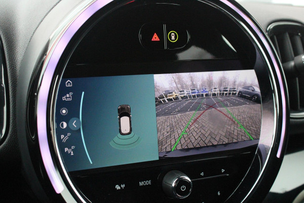 MINI Countryman 2.0 Cooper S E 220PK ALL4 CHILI | UNION JACK ACHTERLICHTEN | LEDEREN BEKLEDING | ELEKTRISCH BEDIENBARE VOORSTOELEN MET GEHEUGENFUNSCTIE OP DE BESTUURDERSSTOEL | STOEL/VOORRUIT VERWARMING | FULL LED KOPLAMPEN | DRAADLOZE APPLE CARPLAY/ANDROID AUTO | DRAADLOZE TELEFOONLADER | NAVIGATIE | EXTRA GETINTE ACHTERRUITEN | ZWART DAK | 18" LICHTMETALEN VELGEN BLACK 10 SPAAKS | ACHTERUITRIJ CAMERA | PARKEERSENSOREN VOOR EN ACHTER | CLIMATE CONTROL | KEYLESS ENTRY/START | HUD (HEAD UP DISPLAY) | ADAPTIVE CRUISE CONTROL | DAB+ RADIO | DONKERE HEMEL BEKLEDING |