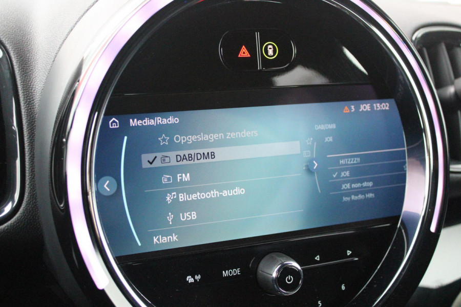 MINI Countryman 2.0 Cooper S E 220PK ALL4 CHILI | UNION JACK ACHTERLICHTEN | LEDEREN BEKLEDING | ELEKTRISCH BEDIENBARE VOORSTOELEN MET GEHEUGENFUNSCTIE OP DE BESTUURDERSSTOEL | STOEL/VOORRUIT VERWARMING | FULL LED KOPLAMPEN | DRAADLOZE APPLE CARPLAY/ANDROID AUTO | DRAADLOZE TELEFOONLADER | NAVIGATIE | EXTRA GETINTE ACHTERRUITEN | ZWART DAK | 18" LICHTMETALEN VELGEN BLACK 10 SPAAKS | ACHTERUITRIJ CAMERA | PARKEERSENSOREN VOOR EN ACHTER | CLIMATE CONTROL | KEYLESS ENTRY/START | HUD (HEAD UP DISPLAY) | ADAPTIVE CRUISE CONTROL | DAB+ RADIO | DONKERE HEMEL BEKLEDING |