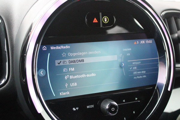 MINI Countryman 2.0 Cooper S E 220PK ALL4 CHILI | UNION JACK ACHTERLICHTEN | LEDEREN BEKLEDING | ELEKTRISCH BEDIENBARE VOORSTOELEN MET GEHEUGENFUNSCTIE OP DE BESTUURDERSSTOEL | STOEL/VOORRUIT VERWARMING | FULL LED KOPLAMPEN | DRAADLOZE APPLE CARPLAY/ANDROID AUTO | DRAADLOZE TELEFOONLADER | NAVIGATIE | EXTRA GETINTE ACHTERRUITEN | ZWART DAK | 18" LICHTMETALEN VELGEN BLACK 10 SPAAKS | ACHTERUITRIJ CAMERA | PARKEERSENSOREN VOOR EN ACHTER | CLIMATE CONTROL | KEYLESS ENTRY/START | HUD (HEAD UP DISPLAY) | ADAPTIVE CRUISE CONTROL | DAB+ RADIO | DONKERE HEMEL BEKLEDING |