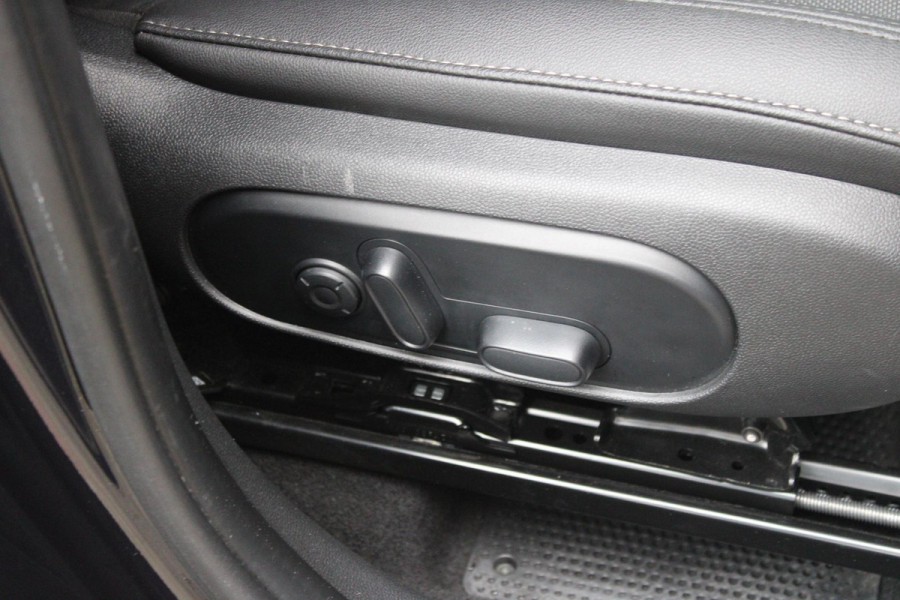 MINI Countryman 2.0 Cooper S E 220PK ALL4 CHILI | UNION JACK ACHTERLICHTEN | LEDEREN BEKLEDING | ELEKTRISCH BEDIENBARE VOORSTOELEN MET GEHEUGENFUNSCTIE OP DE BESTUURDERSSTOEL | STOEL/VOORRUIT VERWARMING | FULL LED KOPLAMPEN | DRAADLOZE APPLE CARPLAY/ANDROID AUTO | DRAADLOZE TELEFOONLADER | NAVIGATIE | EXTRA GETINTE ACHTERRUITEN | ZWART DAK | 18" LICHTMETALEN VELGEN BLACK 10 SPAAKS | ACHTERUITRIJ CAMERA | PARKEERSENSOREN VOOR EN ACHTER | CLIMATE CONTROL | KEYLESS ENTRY/START | HUD (HEAD UP DISPLAY) | ADAPTIVE CRUISE CONTROL | DAB+ RADIO | DONKERE HEMEL BEKLEDING |