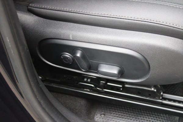 MINI Countryman 2.0 Cooper S E 220PK ALL4 CHILI | UNION JACK ACHTERLICHTEN | LEDEREN BEKLEDING | ELEKTRISCH BEDIENBARE VOORSTOELEN MET GEHEUGENFUNSCTIE OP DE BESTUURDERSSTOEL | STOEL/VOORRUIT VERWARMING | FULL LED KOPLAMPEN | DRAADLOZE APPLE CARPLAY/ANDROID AUTO | DRAADLOZE TELEFOONLADER | NAVIGATIE | EXTRA GETINTE ACHTERRUITEN | ZWART DAK | 18" LICHTMETALEN VELGEN BLACK 10 SPAAKS | ACHTERUITRIJ CAMERA | PARKEERSENSOREN VOOR EN ACHTER | CLIMATE CONTROL | KEYLESS ENTRY/START | HUD (HEAD UP DISPLAY) | ADAPTIVE CRUISE CONTROL | DAB+ RADIO | DONKERE HEMEL BEKLEDING |