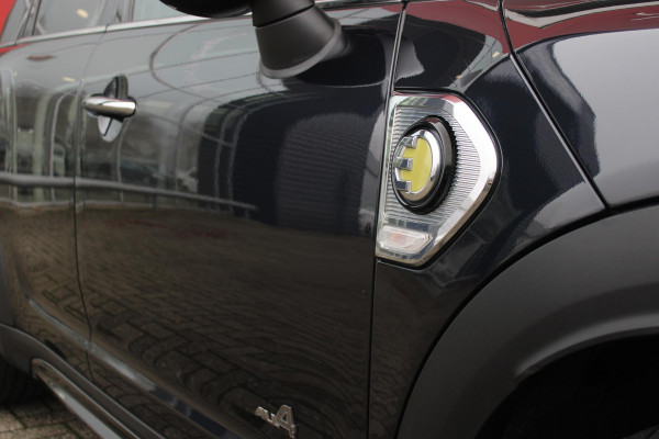 MINI Countryman 2.0 Cooper S E 220PK ALL4 CHILI | UNION JACK ACHTERLICHTEN | LEDEREN BEKLEDING | ELEKTRISCH BEDIENBARE VOORSTOELEN MET GEHEUGENFUNSCTIE OP DE BESTUURDERSSTOEL | STOEL/VOORRUIT VERWARMING | FULL LED KOPLAMPEN | DRAADLOZE APPLE CARPLAY/ANDROID AUTO | DRAADLOZE TELEFOONLADER | NAVIGATIE | EXTRA GETINTE ACHTERRUITEN | ZWART DAK | 18" LICHTMETALEN VELGEN BLACK 10 SPAAKS | ACHTERUITRIJ CAMERA | PARKEERSENSOREN VOOR EN ACHTER | CLIMATE CONTROL | KEYLESS ENTRY/START | HUD (HEAD UP DISPLAY) | ADAPTIVE CRUISE CONTROL | DAB+ RADIO | DONKERE HEMEL BEKLEDING |