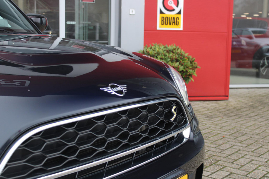 MINI Countryman 2.0 Cooper S E 220PK ALL4 CHILI | UNION JACK ACHTERLICHTEN | LEDEREN BEKLEDING | ELEKTRISCH BEDIENBARE VOORSTOELEN MET GEHEUGENFUNSCTIE OP DE BESTUURDERSSTOEL | STOEL/VOORRUIT VERWARMING | FULL LED KOPLAMPEN | DRAADLOZE APPLE CARPLAY/ANDROID AUTO | DRAADLOZE TELEFOONLADER | NAVIGATIE | EXTRA GETINTE ACHTERRUITEN | ZWART DAK | 18" LICHTMETALEN VELGEN BLACK 10 SPAAKS | ACHTERUITRIJ CAMERA | PARKEERSENSOREN VOOR EN ACHTER | CLIMATE CONTROL | KEYLESS ENTRY/START | HUD (HEAD UP DISPLAY) | ADAPTIVE CRUISE CONTROL | DAB+ RADIO | DONKERE HEMEL BEKLEDING |