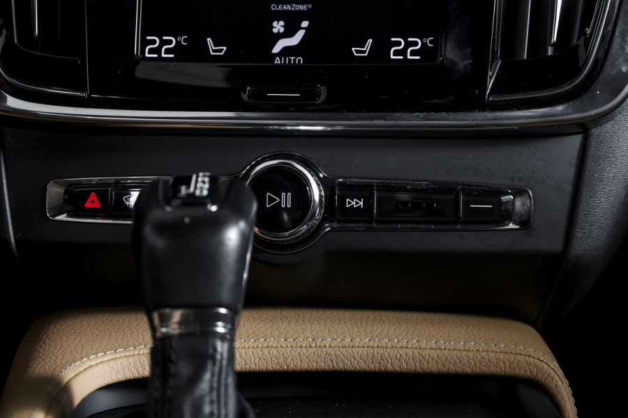 Volvo S90 2.0 T4 190 PK Momentum+ - Automaat Orig. NL | Polestar Engineerd | Dig. Cockpit | Cruise | Stoelverw. | PDC | NAV + App. Connect | ECC | Elek.Trekhaak | LM 18" |