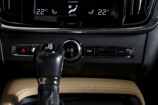 Volvo S90 2.0 T4 190 PK Momentum+ - Automaat Orig. NL | Polestar Engineerd | Dig. Cockpit | Cruise | Stoelverw. | PDC | NAV + App. Connect | ECC | Elek.Trekhaak | LM 18" |