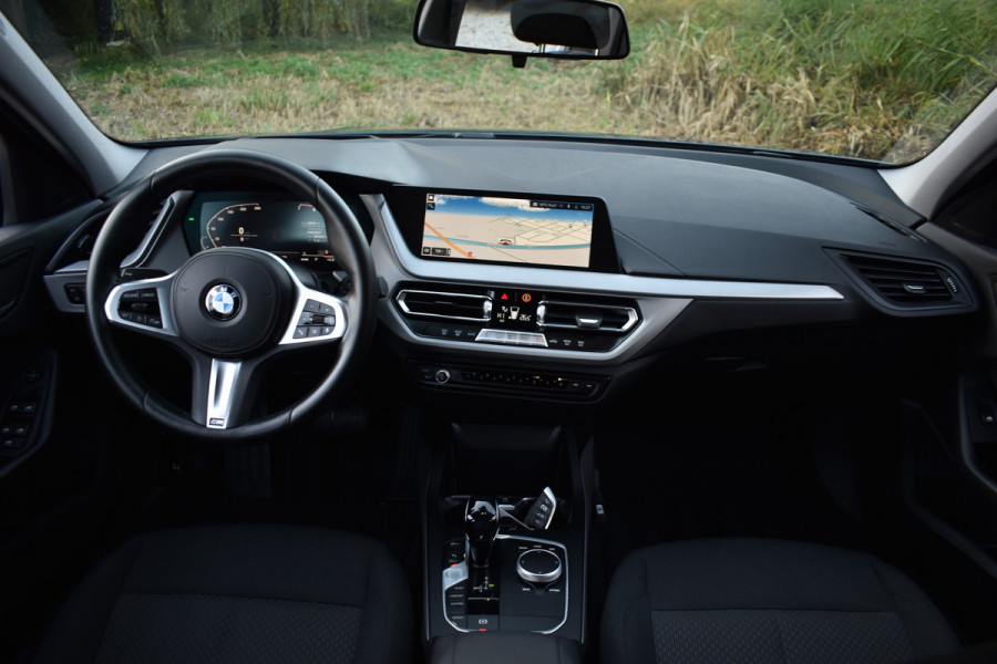 BMW 1-serie 118IA 140PK AUT. EXECUTIVE EDITION HEAD-UP/NAVI/CAMERA