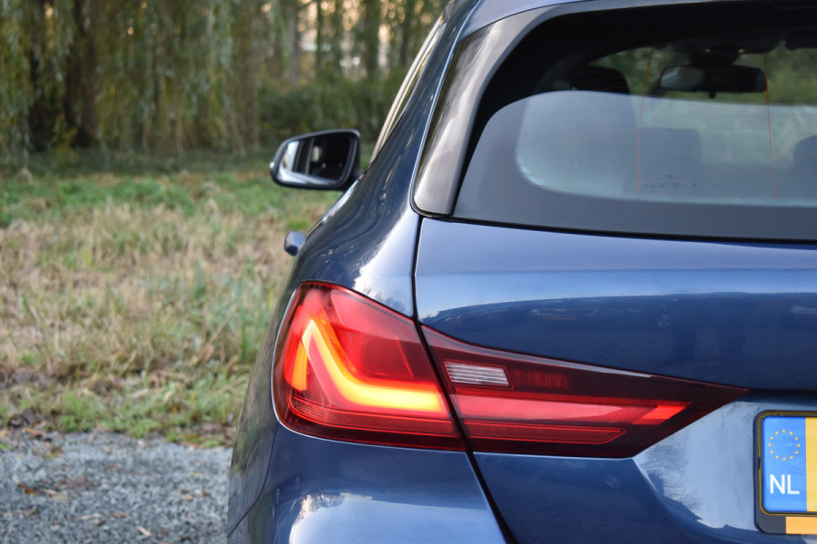 BMW 1-serie 118IA 140PK AUT. EXECUTIVE EDITION HEAD-UP/NAVI/CAMERA