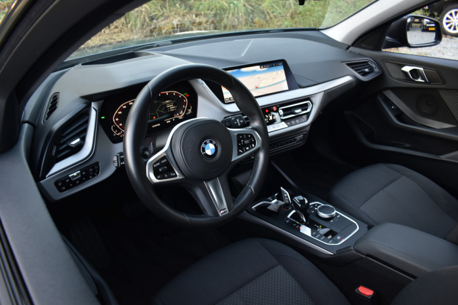 BMW 1-serie 118IA 140PK AUT. EXECUTIVE EDITION HEAD-UP/NAVI/CAMERA