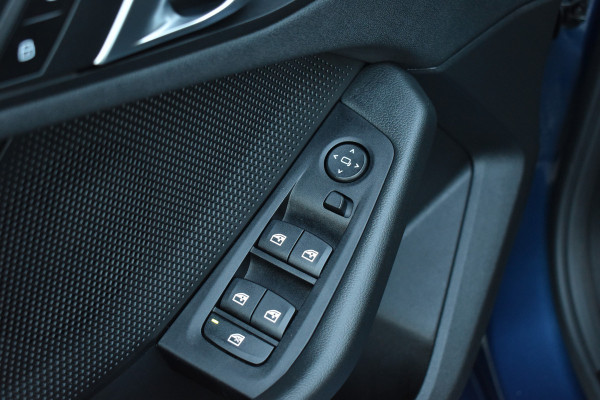 BMW 1-serie 118IA 140PK AUT. EXECUTIVE EDITION HEAD-UP/NAVI/CAMERA