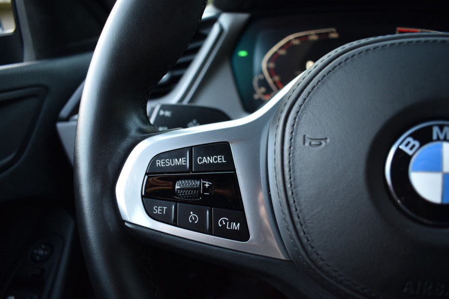 BMW 1-serie 118IA 140PK AUT. EXECUTIVE EDITION HEAD-UP/NAVI/CAMERA