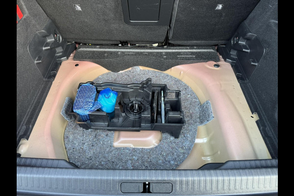 Citroën C4 1.2 PureTech Feel Automaat Adaptive cruise Airco Apple / Android Dodehoekdetectie Navi Parkeercamera / sensoren Head-Up