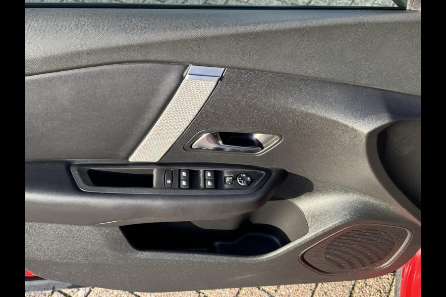 Citroën C4 1.2 PureTech Feel Automaat Adaptive cruise Airco Apple / Android Dodehoekdetectie Navi Parkeercamera / sensoren Head-Up