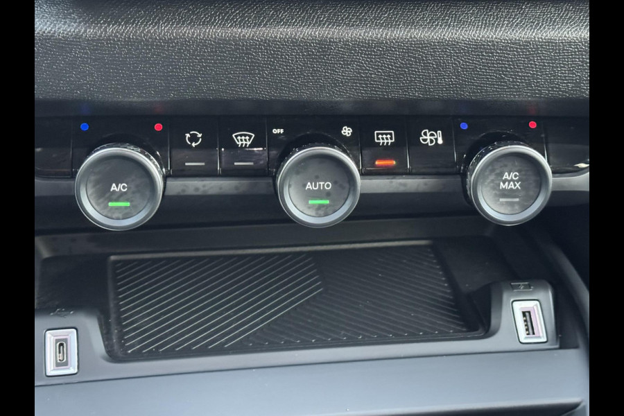Citroën C4 1.2 PureTech Feel Automaat Adaptive cruise Airco Apple / Android Dodehoekdetectie Navi Parkeercamera / sensoren Head-Up