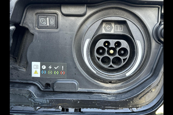 Peugeot 3008 1.6 HYbrid4 300 GT COMPLETE AUTO| PANO| ELEK. ACHTERKLEP| TREKHAAK| ELEK. STOEL + MASSAGE| FOCAL AUDIO| CAMERA ACHTER + VOOR| STOELVERWARMING| ADAP. CRUISE