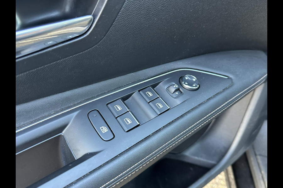 Peugeot 3008 1.6 HYbrid4 300 GT COMPLETE AUTO| PANO| ELEK. ACHTERKLEP| TREKHAAK| ELEK. STOEL + MASSAGE| FOCAL AUDIO| CAMERA ACHTER + VOOR| STOELVERWARMING| ADAP. CRUISE