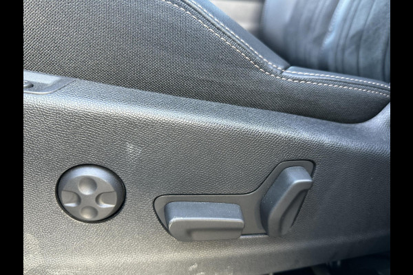 Peugeot 3008 1.6 HYbrid4 300 GT COMPLETE AUTO| PANO| ELEK. ACHTERKLEP| TREKHAAK| ELEK. STOEL + MASSAGE| FOCAL AUDIO| CAMERA ACHTER + VOOR| STOELVERWARMING| ADAP. CRUISE