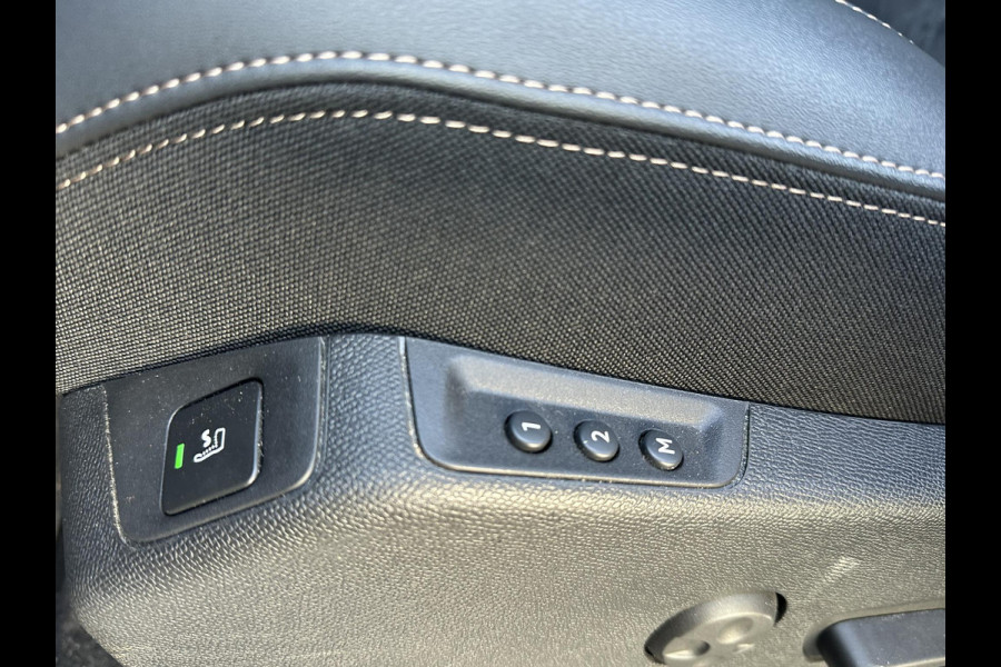 Peugeot 3008 1.6 HYbrid4 300 GT COMPLETE AUTO| PANO| ELEK. ACHTERKLEP| TREKHAAK| ELEK. STOEL + MASSAGE| FOCAL AUDIO| CAMERA ACHTER + VOOR| STOELVERWARMING| ADAP. CRUISE