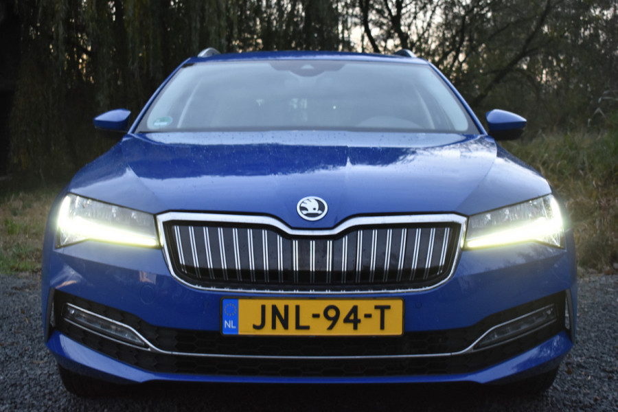 Škoda Superb Combi iV 218PK DSG HYBRID BUSINESS VIRTUAL/NAVI/TREKHAAK