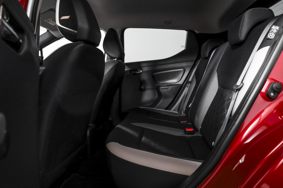 Nissan Micra 1.0L Acenta 70 PK Orig. NL | Cruise | PDC | Camera | NAV | Airco | DAB | LM 17" |