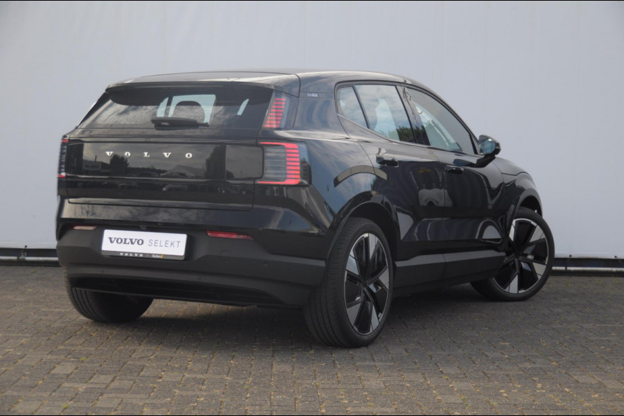 Volvo EX30 272PK Ext. Range Plus Adaptieve cruise control / BLIS / Parkeersensoren met camera / Elektrische achterklep / 20" velgen / Google infotainment / Keyless entry