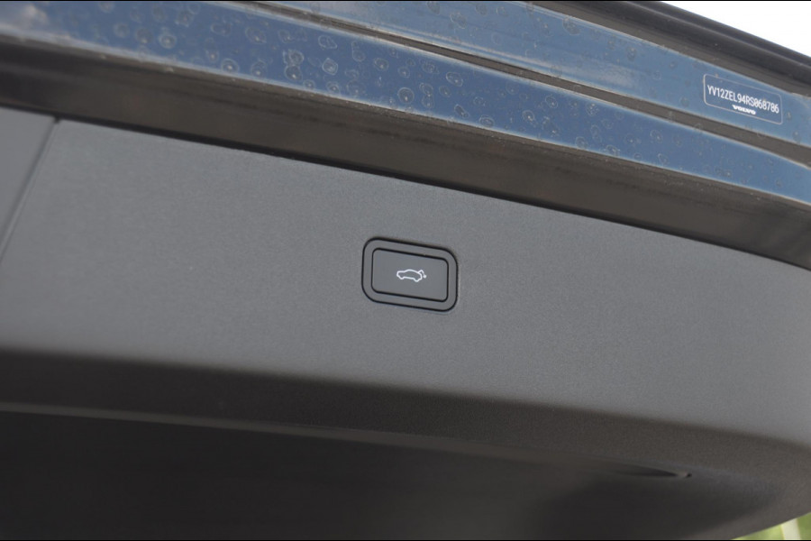 Volvo EX30 272PK Ext. Range Plus Adaptieve cruise control / BLIS / Parkeersensoren met camera / Elektrische achterklep / 20" velgen / Google infotainment / Keyless entry