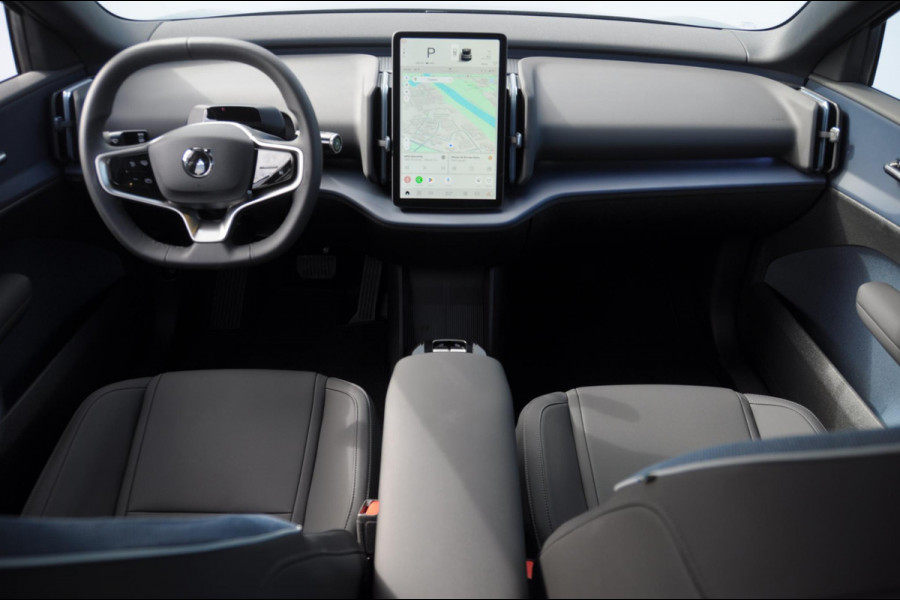 Volvo EX30 272PK Ext. Range Plus Adaptieve cruise control / BLIS / Parkeersensoren met camera / Elektrische achterklep / 20" velgen / Google infotainment / Keyless entry