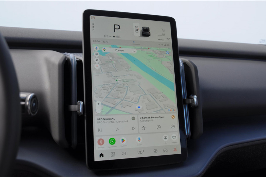 Volvo EX30 272PK Ext. Range Plus Adaptieve cruise control / BLIS / Parkeersensoren met camera / Elektrische achterklep / 20" velgen / Google infotainment / Keyless entry