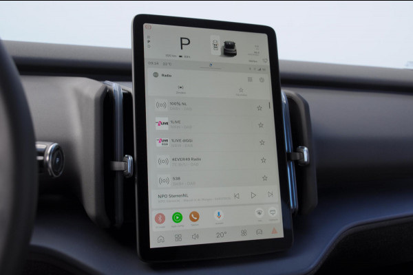 Volvo EX30 272PK Ext. Range Plus Adaptieve cruise control / BLIS / Parkeersensoren met camera / Elektrische achterklep / 20" velgen / Google infotainment / Keyless entry