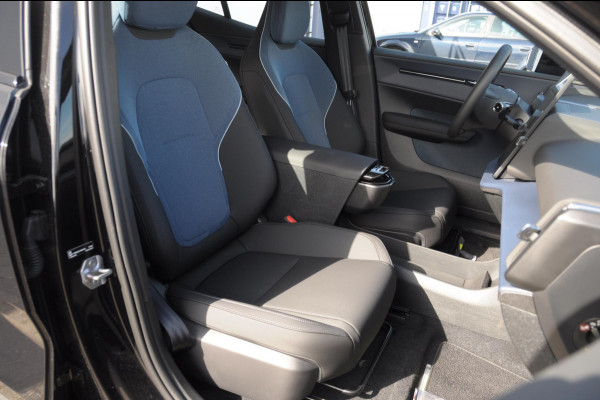 Volvo EX30 272PK Ext. Range Plus Adaptieve cruise control / BLIS / Parkeersensoren met camera / Elektrische achterklep / 20" velgen / Google infotainment / Keyless entry