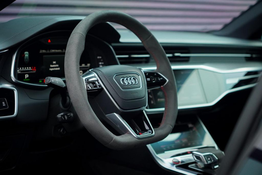 Audi A6 Avant RS 6 TFSI quattro / Pano / Dynamic+ / Keramisch / Nachtzicht / Valcona