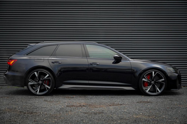 Audi A6 Avant RS 6 TFSI quattro / Pano / Dynamic+ / Keramisch / Nachtzicht / Valcona