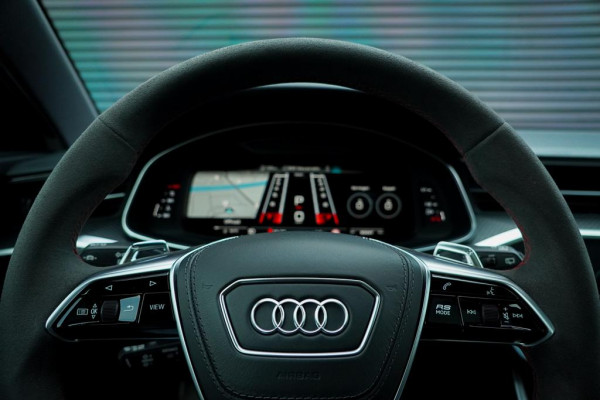 Audi A6 Avant RS 6 TFSI quattro / Pano / Dynamic+ / Keramisch / Nachtzicht / Valcona