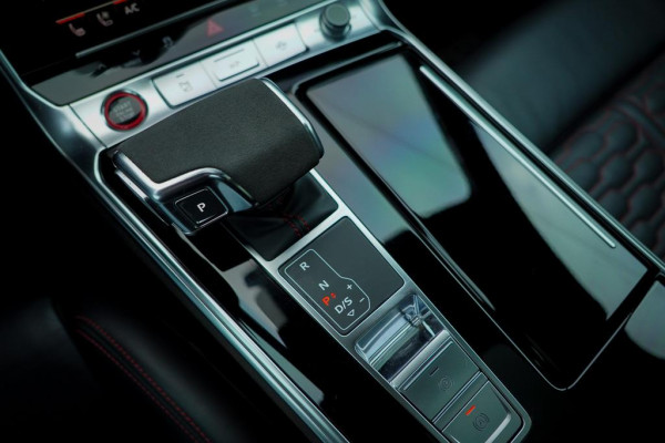 Audi A6 Avant RS 6 TFSI quattro / Pano / Dynamic+ / Keramisch / Nachtzicht / Valcona