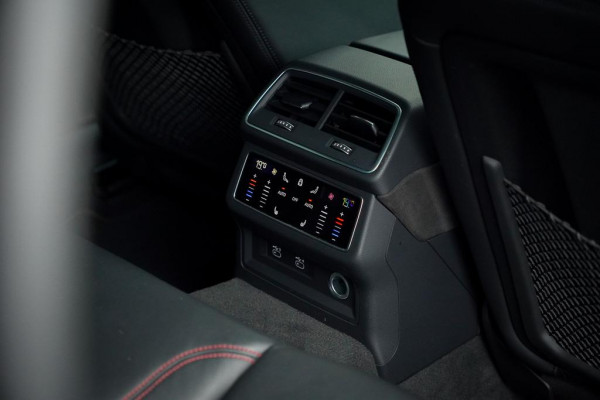 Audi A6 Avant RS 6 TFSI quattro / Pano / Dynamic+ / Keramisch / Nachtzicht / Valcona