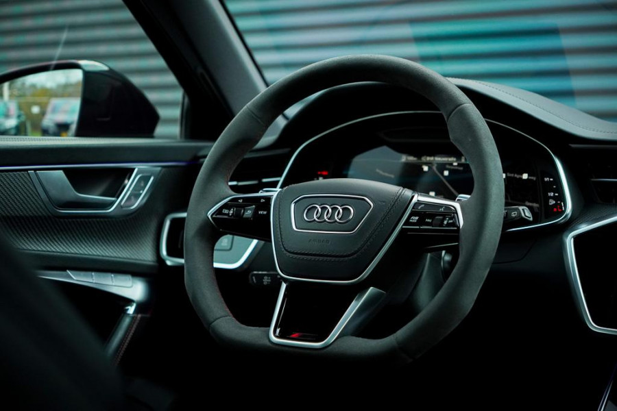 Audi A6 Avant RS 6 TFSI quattro / Pano / Dynamic+ / Keramisch / Nachtzicht / Valcona