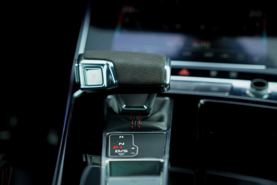 Audi A6 Avant RS 6 TFSI quattro / Pano / Dynamic+ / Keramisch / Nachtzicht / Valcona