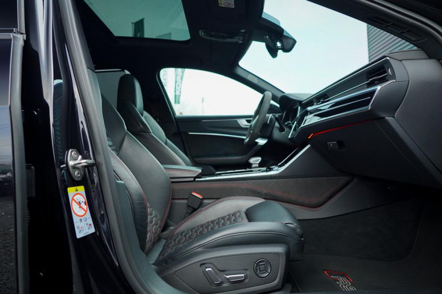 Audi A6 Avant RS 6 TFSI quattro / Pano / Dynamic+ / Keramisch / Nachtzicht / Valcona